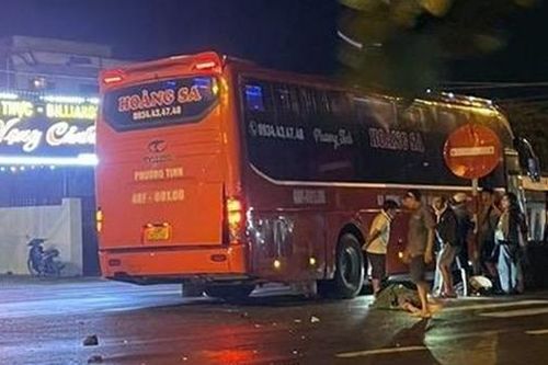 Va chạm ôtô khách, 2 vợ chồng đi xe máy tử vong