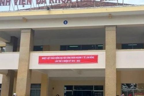 Hai người tử vong nghi do ngộ độc rượu