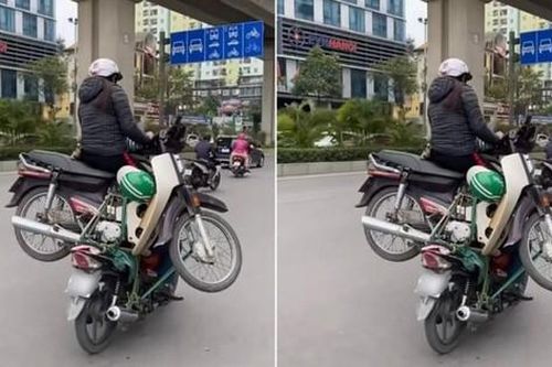 CSGT Hà Nội xác minh hai xe máy 'làm xiếc' trên phố