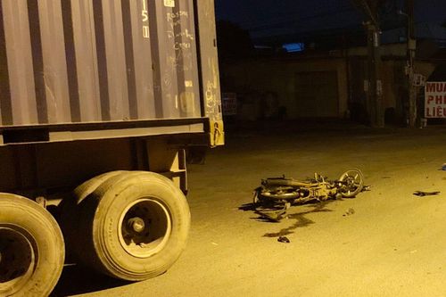 Va chạm xe container ở TP.HCM, 2 thanh thiếu niên thiệt mạng