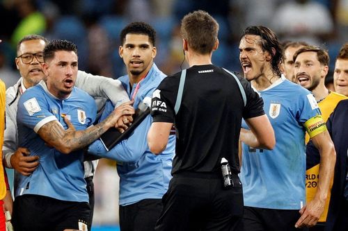 FIFA mở thủ tục kỷ luật với 4 cầu thủ Uruguay