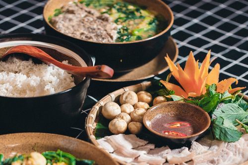 Hương vị quê nhà hấp dẫn qua những trang sách