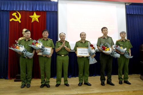 Khen thưởng các đơn vị có thành tích phá án nhanh tại Bình Dương