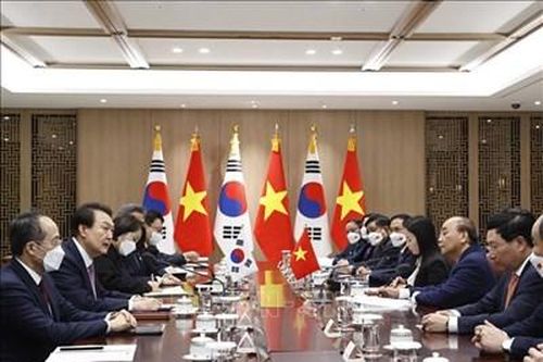 Chủ tịch nước Nguyễn Xuân Phúc hội đàm với Tổng thống Hàn Quốc Yoon Suk-yeol