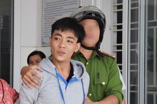 Kinh hoàng kẻ 'ngáo đá' tấn công 2 người thương vong