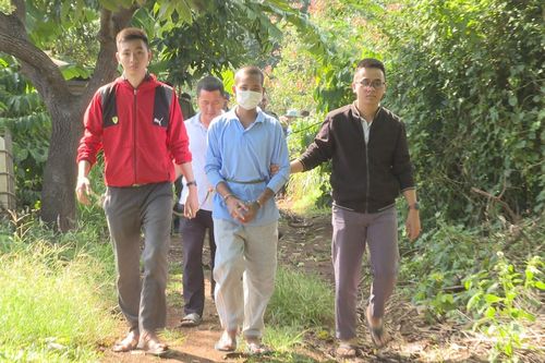 Uống hết 4 lít rượu nam thanh niên 16 tuổi dùng dao giết chú họ