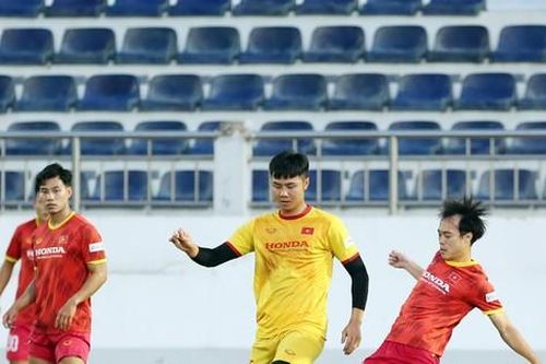 Vắng thầy Park, các tuyển thủ Việt Nam tập luyện thế nào?
