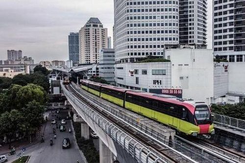 Metro Nhổn - ga Hà Nội vận hành đủ 8 đoàn tàu trong ngày chạy thử đầu tiên