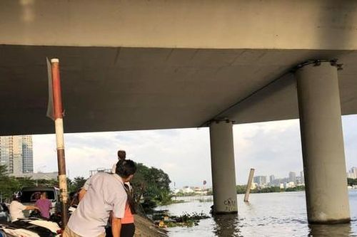 Tìm nam thanh niên nhảy sông, bất ngờ phát hiện thi thể phụ nữ