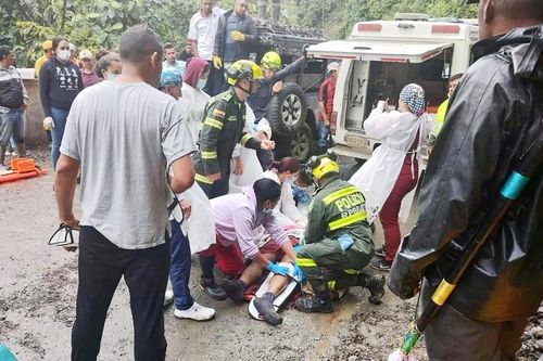 Lở đất chôn vùi xe buýt ở Colombia, 34 người thiệt mạng