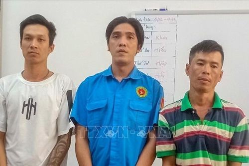 Táo tợn đẩy một phụ nữ xuống sông để cướp xe máy