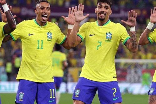 Brazil biến sân 974 thành sàn diễn của vũ điệu Samba