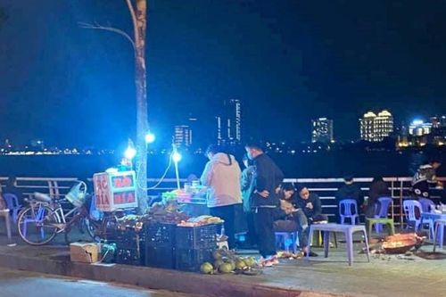 Lại thêm vụ tố chủ quán lật lọng tăng giá gấp đôi khi ăn bánh tráng, 1 củ khoai giá 40.000 đồng ở Hồ Tây