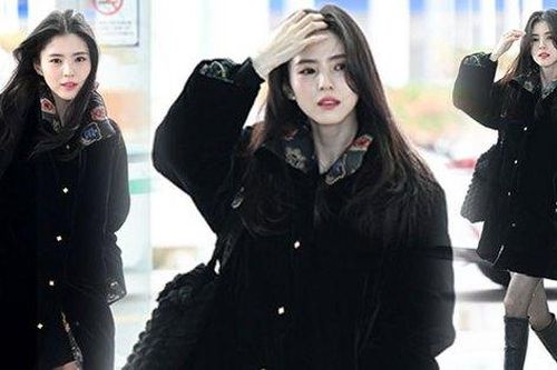 Han So Hee diện đơn giản, biến sân bay thành sàn catwalk