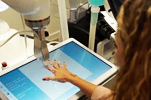 Robot siêu âm giúp phát hiện sớm bệnh viêm khớp
