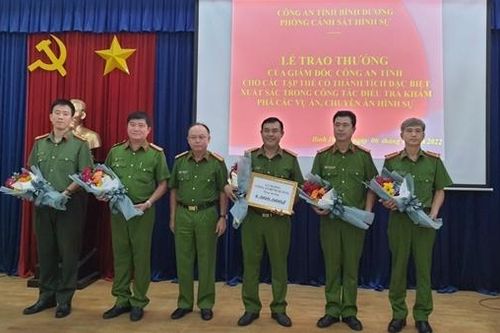 Khen thưởng các đơn vị khám phá nhanh 2 vụ án giết người