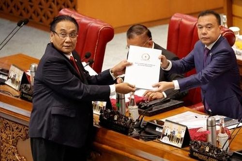 Indonesia thông qua luật cấm sống thử trước hôn nhân