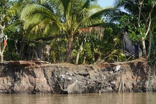 Mưa lớn gây nhiều thiệt hại về người và tài sản tại miền Trung và Nam Bộ