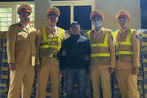 Bắt gần 1 tấn pháo lậu đang trên đường đi Bắc Ninh