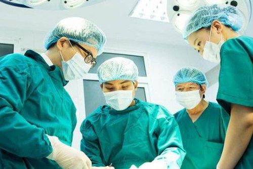 TP.HCM: Người phụ nữ tử vong sau khi đốt mỡ vùng cánh tay và ngực trái