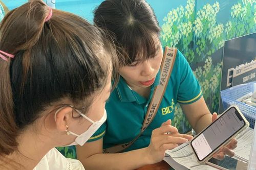 An toàn, hiệu quả với công nghệ số hóa trong hoạt động giao dịch ngân hàng
