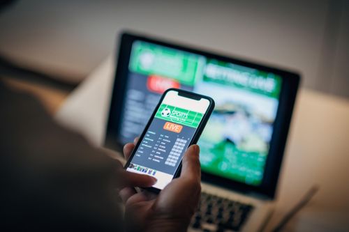 Con thua cá độ, bố mẹ có phải trả nợ thay?