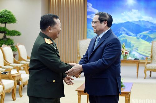 Thủ tướng Phạm Minh Chính tiếp Ủy viên Bộ Chính trị, Phó Thủ tướng, Bộ trưởng Quốc phòng Lào
