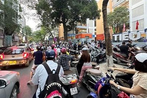Đồng bộ các giải pháp khắc phục ùn tắc giao thông tại Hà Nội