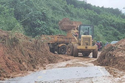 Mưa lũ khu vực Trung bộ gây thiệt hại nặng về người và tài sản
