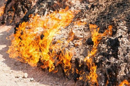 Bí ẩn ngọn lửa cháy 4.000 năm không tắt, chuyên gia khó giải