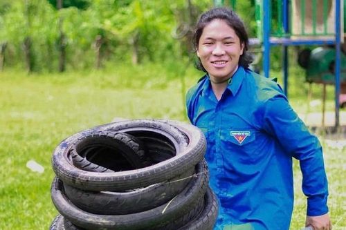 Nam sinh người Hà Nhì vượt khó giành học bổng hiếu học