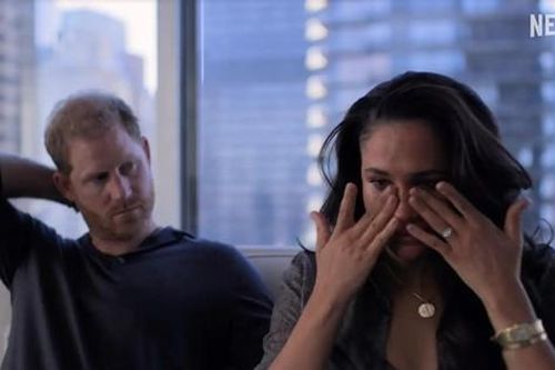 Harry - Meghan bị chỉ trích đạo đức giả