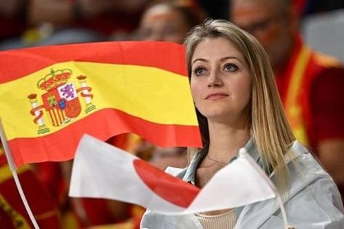 'Quên lối về' trước nhan sắc dàn CĐV nữ Tây Ban Nha tại World Cup 2022