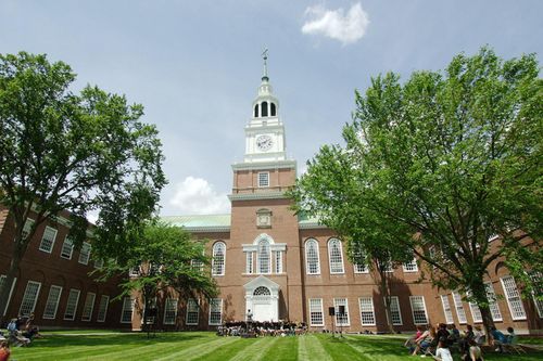 University và College, trường nào to trong hệ thống đại học Mỹ?