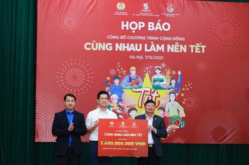 8.000 phần quà tri ân người lao động trong chương trình 'Cùng nhau làm nên Tết'