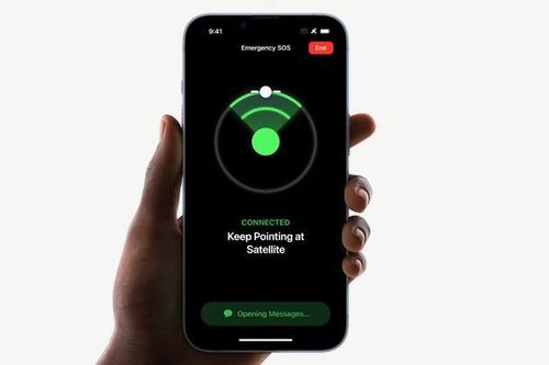 Thoát nạn nhờ tính năng gọi khẩn cấp của iPhone 14