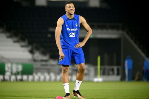 Kylian Mbappe vắng mặt ở buổi tập trước trận gặp đội tuyển Anh