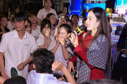 Nam Em bị nhận xét 'ngang ngược' trong đêm diễn dành cho sinh viên: Chuyện gì thế này?
