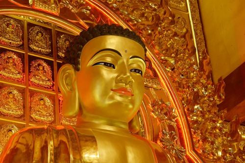 Chiêm ngưỡng tôn tượng Đức Phật Bổn Sư tại Việt Nam Quốc Tự