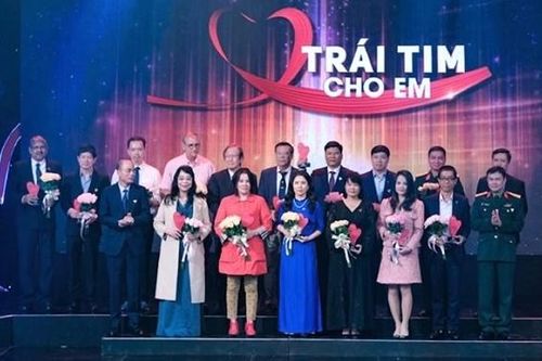 Vietcombank tiếp tục dành 2 tỷ đồng cho Chương trình 'Trái tim cho em'