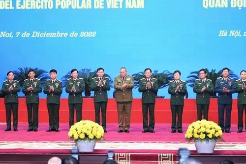 Trao Huân chương của Cộng hòa Cuba tặng các cán bộ Quân đội Việt Nam