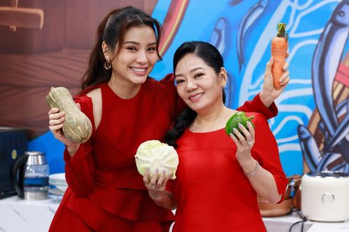 Mẹ chồng Phương Trinh Jolie: 'Trai hay gái cháu nào cũng thương, có cháu là quý'