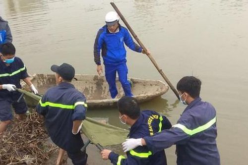 Phát hiện thi thể có nhiều vết bầm tím dưới sông