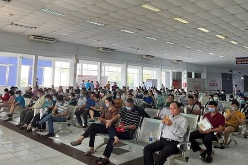 Vé tàu xe 'tăng nhiệt' trước Tết