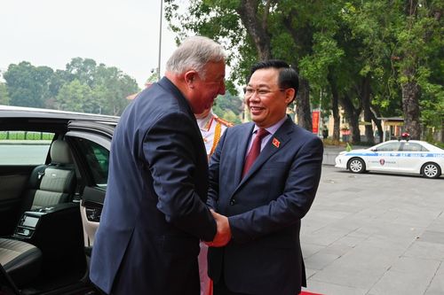 Chủ tịch Quốc hội Vương Đình Huệ đón, hội đàm với Chủ tịch Thượng viện Cộng hòa Pháp Gérard Larcher