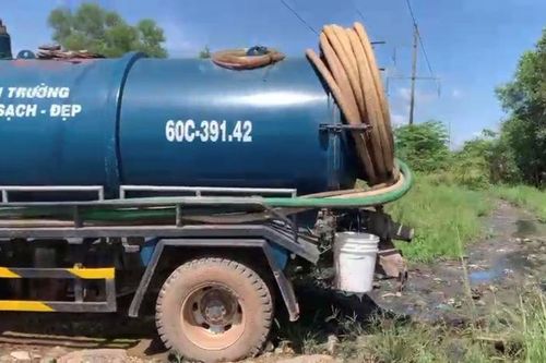 Đổ trộm hàng nghìn tấn chất thải chưa qua xử lý tại Đồng Nai