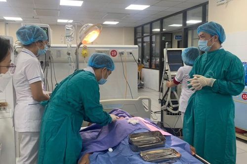 Uốn ván nguy kịch từ một vết thương nhỏ ở bàn chân
