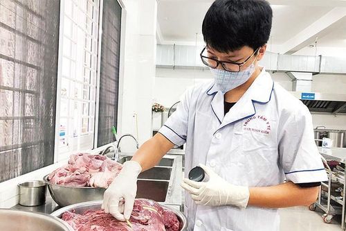 Tăng cường giám sát bếp ăn trường học