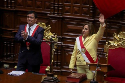 Peru có nữ tổng thống đầu tiên sau khi ông Castillo bị phế truất