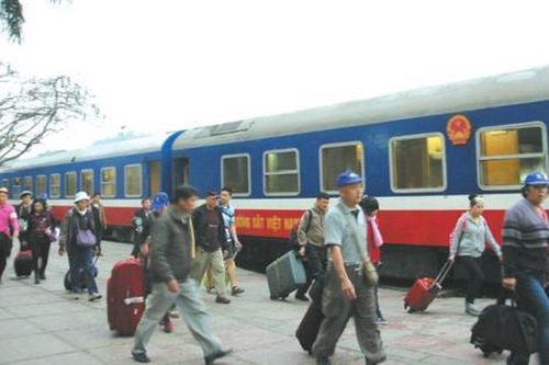 Tết dương lịch 2023: Tăng cường nhiều tàu đi các tỉnh miền Trung